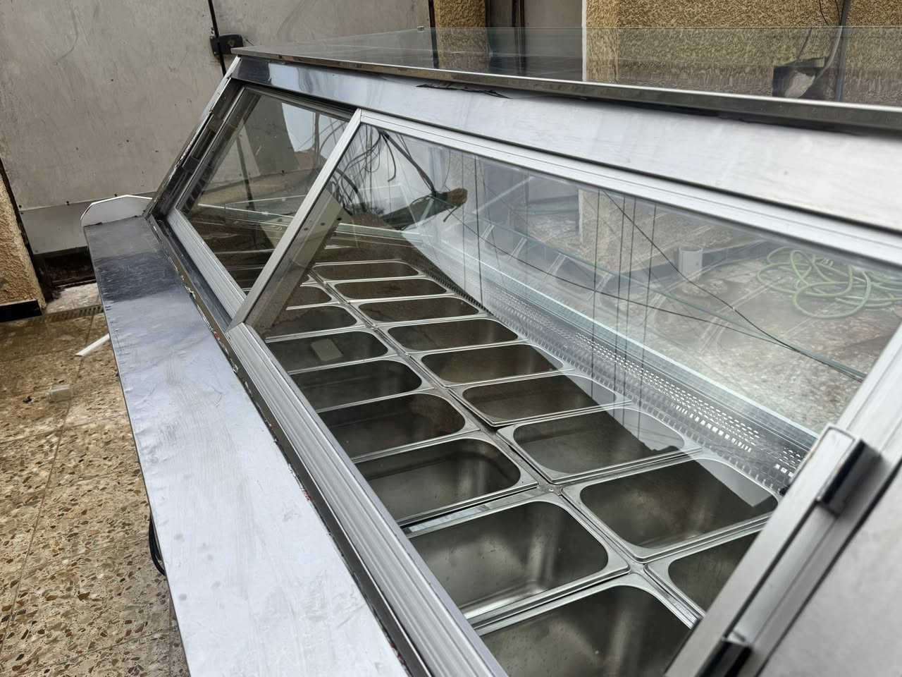 عارضة مرطبات اخو الجديدة نضارتها 100‎% وما مستخدمة فقط سبوع واحد صنع ايراني 2 تيربو الجودة مالتهة كلش ممتازة وراح تفيدكم كلش وخصيصاً لهل المرطبات وبسعر جداً مناسب 

للتواصل والاستفسار || ***********
