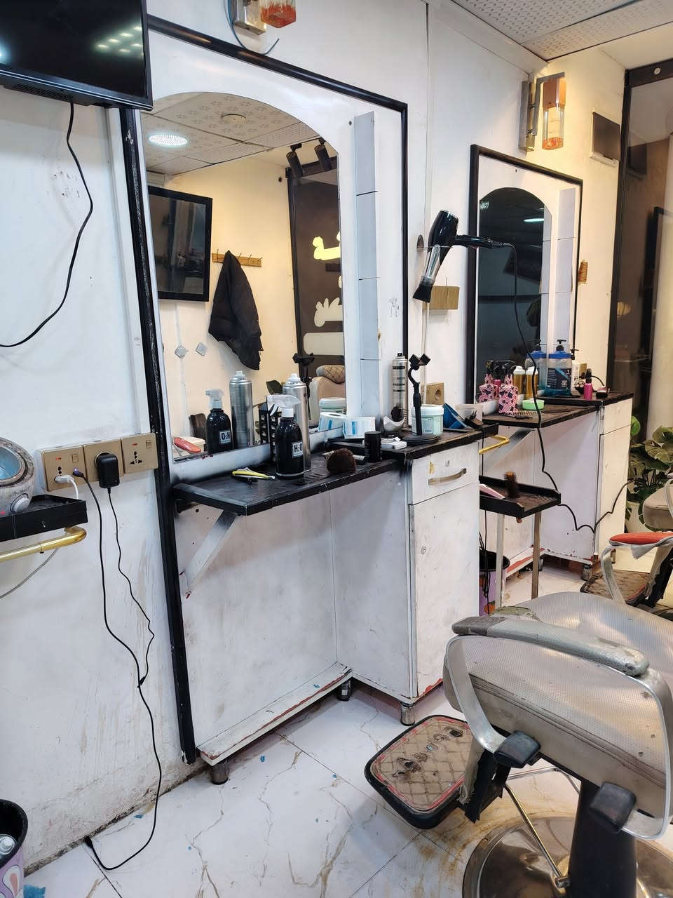 هذني 3 ميوزه أو مغسله اوكرسي
مغسله

المرايه و مغسله

كرسي حلاقه

مكان وين؟؟ كركوك دوميز *********** بي وتساب هم
