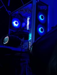 Pc (كامل) للبيع   المواصفات :  CPU: AMD Ryzen 5 3600x 6-Core 12 Thread...