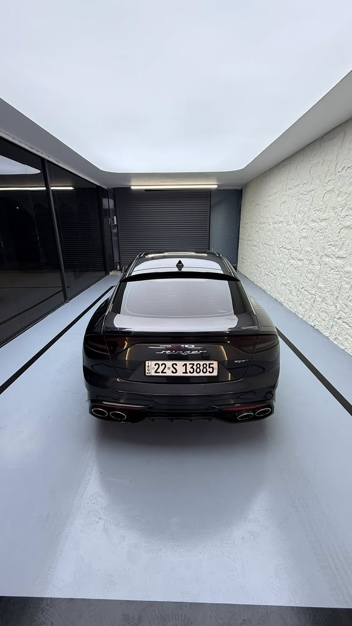 للبيع كيا ستنكر 2022
عليها إضافات:
 • شوتة K&N
 • جسر توازن BMS
 • برمجة بوب كورن (طلقات)
 • تفريغ (الدبات موجودة)
 • برمجة Stage 1 Plus لزيادة القوة وتحسين الاستجابة

⸻

المواصفات:
 • صندوق خلفي كهرباء
 • مرايات جانبية كهرباء + تسخين وضم
 • تحكم كامل من السكان + شيفترات
 • نظام صوت Harman Kardon (15 سبيكر)
 • إضاءة داخلية Ambient
 • تبريد وتدفئة للكوشات
 • Auto Park
 • حساسات أمامية وخلفية
 • رادار أمامي + خلفي + جانبي
 • كاميرات 360°
 • أنوار LED أمامية وخلفية
 • كير 8 نمر + وضعيات قيادة (Sport / Comfort / Smart / عادي)
 • محرك 3.3 Twin Turbo V6
 • القوة التقريبية بعد الإضافات والبرمجة: 420 + حصان
 • دفع خلفي

⸻

الحالة:
 • بيها قطعة صبغ
 • صورة الحادث والسونار موجودات داخل المنشور

⸻

📍 الموقع: أربيل
📞 التواصل (واتساب): ***********
💰 السعر: 220 وقابل للمجال البسيط
🔢 رقم الشاصي (VIN): KNAE55LCXN6099860
