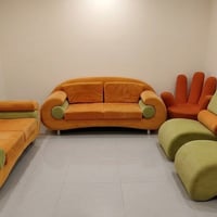 العنوان: طخم قنفات ماركة بتصميم "مودرن" مميز وبحالة ممتازة للبيع ​التف...