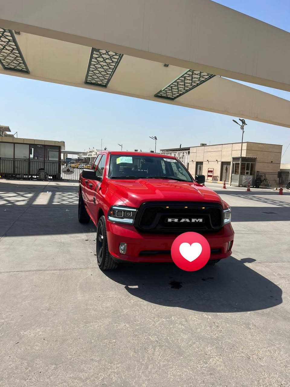 سلام عليكم

للبيع 

دودج رام 2022

وارد امريكي  

فئه ram 1500
كشنات تدئفة

سياره بيها جاملغ وبنيد عكس السايق 

ماشيه 34 

مواصفات 

باب قصير 

بدي قصير 

8 سندر 5700 

نظيفة جدا 

فرويل 

سياره جاهزه 

كاميرا خلفية

مكانها بغداد 

رقم بغداد انكليزي بسمي 

السعر 210 ورقه وبيه مجال 

***********
