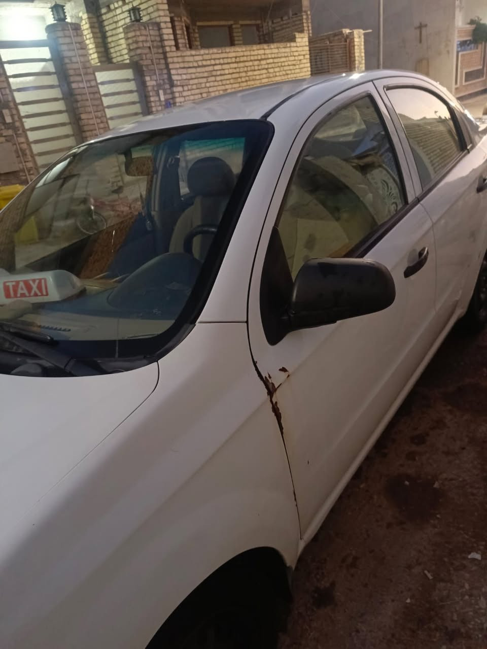 السلام عليكم 
سيارة افيو موديل 11 سيارة شركة عامة خير من الله مكفولة من ضربة وتبديل بية مكانات بية صبغ رقم واسط تحويل ثاني يوم سونار سيارة موجود بصور مكاني مركز الكوت اتصال/***********
