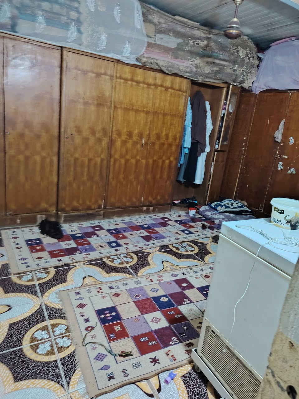بيت حواسم لبيع خلف سوق العوفيه الأخضر اتصل على الرقم ***********
