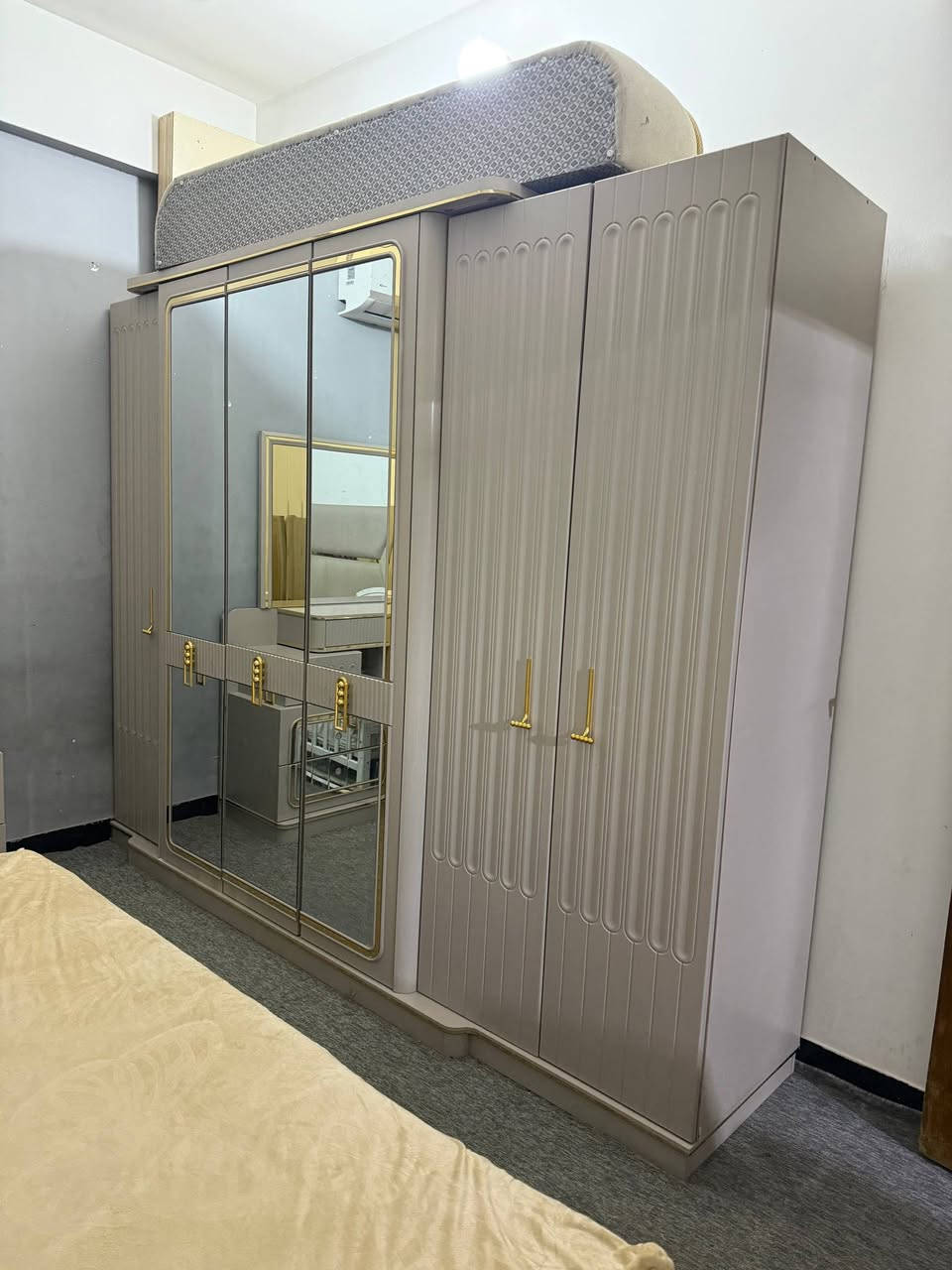 غرفه نوم 9 قطع نظيفه مصار هوايه مشتريها بس متروكه جانت كل غراضها موجوده حتى اليدات والاضاءة والطابوريه والتخته والمرايه الطويله السعر مليون و٣٠٠ وتعالو وشوفوها بعينكم اذا تحبون


**إذا كنت صاحب هذا الإعلان وتريد حذفه لأي سبب، رجاءا أرسل رسالة إلى الدعم الفني**