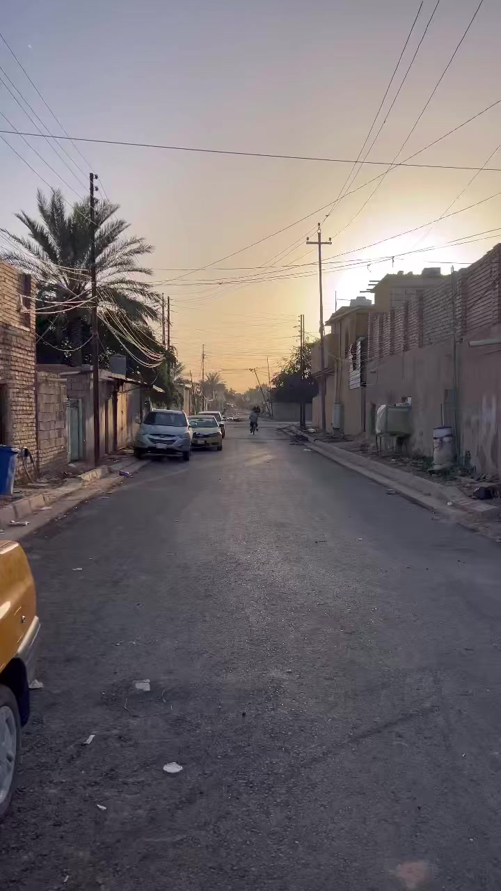 بيت البيع مساحه 200متر 10في 20حي العسكري منطقت 17خدمات كامله بيت بناع قديم بس نضيف كلش باقي التفاصيل تلفون ***********
