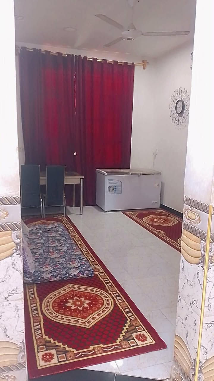 السلام عليكم بيت للبيع مساحة 190 متر طابو زراعي قرار 25 يحتوي على غرفتين نوم وصالة استقبال ومطبخ وصحيات  داخلية وخارجية العنوان الجعارة مقابل مطعم ديوان المدائن الأتصال ***********
