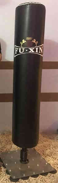 للبيع  سلام عليكم كيس ملاكمة ارضي جلد ابو الزكاة جديد غير مستعمل ابو ل...