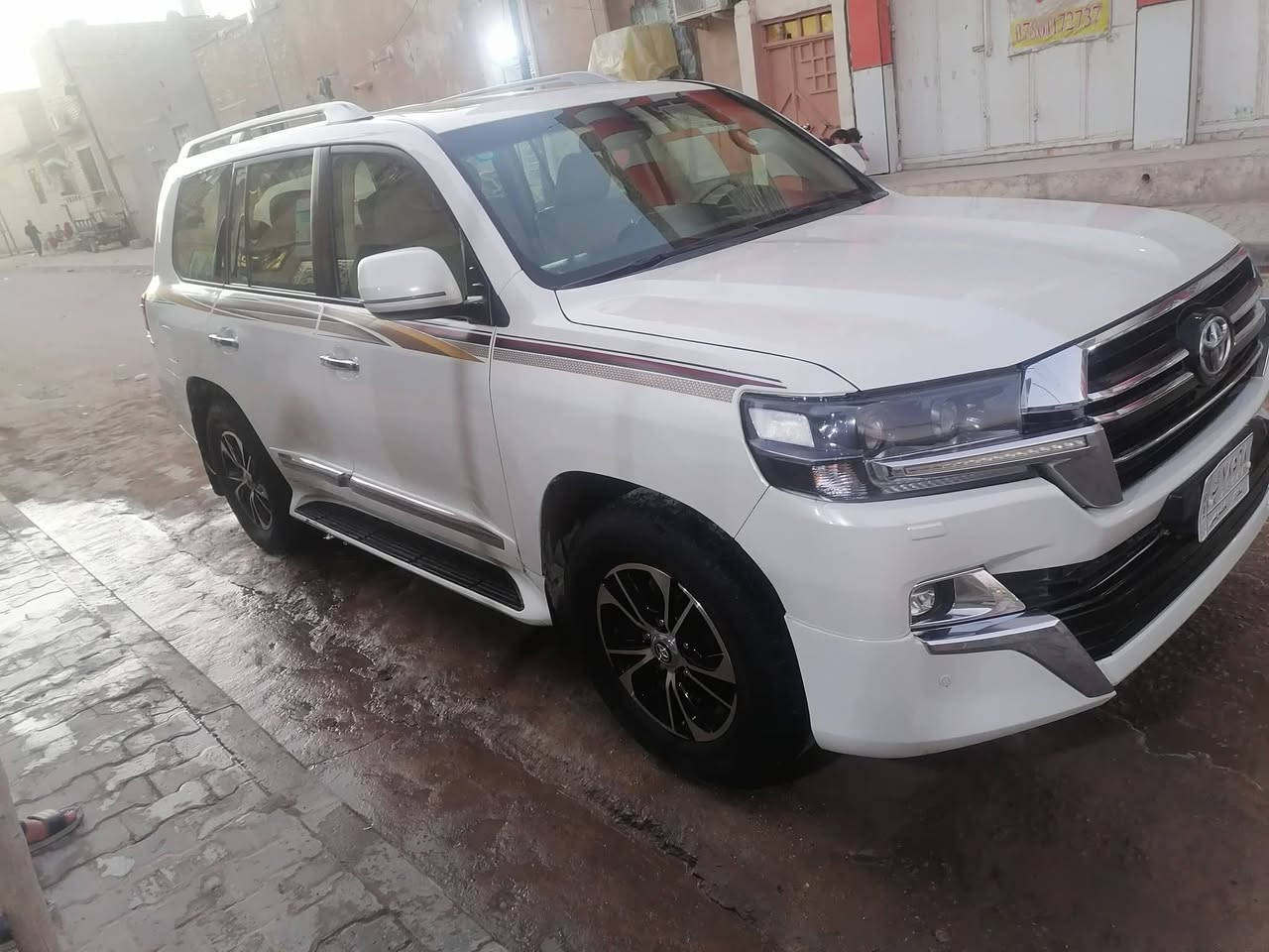 لاندكروز موديل 15 محدث 20 رقم بغداد انكليزي باسمي مكانها بالنجف ***********
