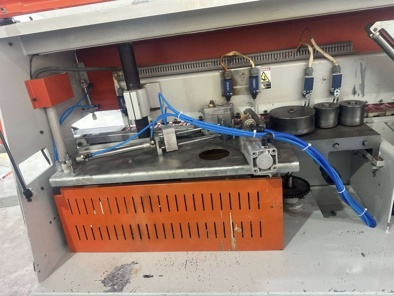 مكينة لاصقة شريط  كونيا ٤ اربع مراحل 

لصق 
قطع بداية ونهاية 
فريزة وبوليش 
مستعمل 
أربيل الصناعة الجنوبية 
***********
***********
***********
