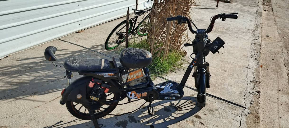 السلام عليكم
للبيع
دراجه شحن+بايسكلc700
الدراجه يرالدلهة بطاريه 
والبايسكل يرادله جوبات وكشن 
السعر ثنينهن ب150الف
مكاني بغداد المحموديه
للاستفسار ***********
