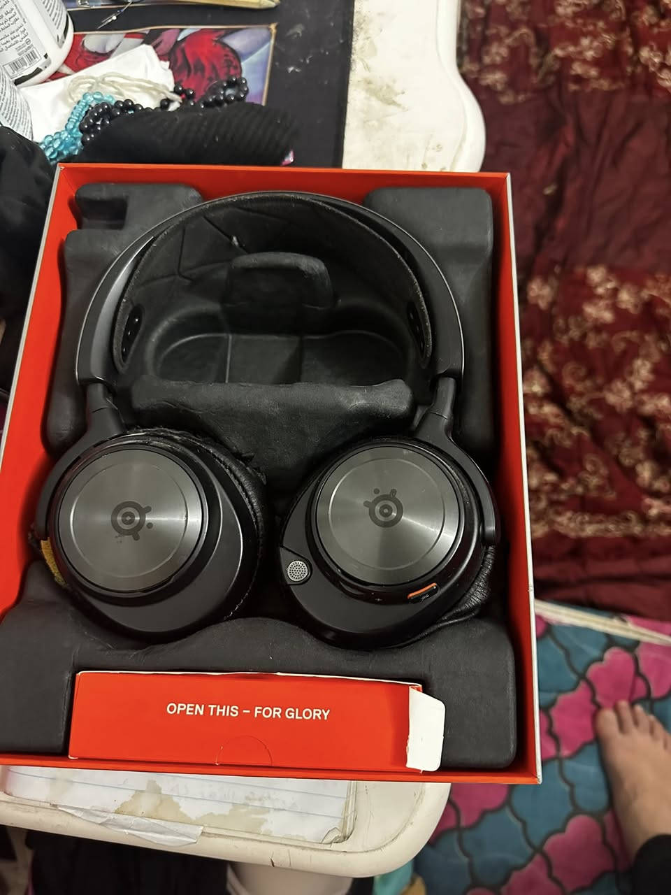 سماعة ستيل سيريس نوفه برو غنيه عن التعريف للستفسار اتصل ع ***********
