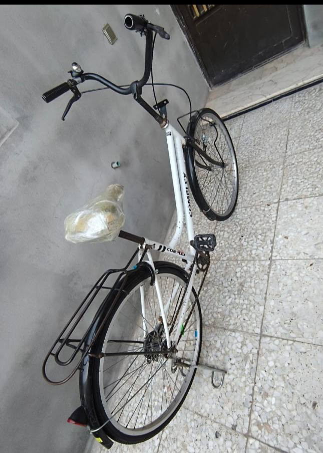 السلام عليكم شباب بايسكل للبيع حجم 26 عنوان بغداد الكماليه سعره 75وبي مجال *********** تواصل على الوتساب
