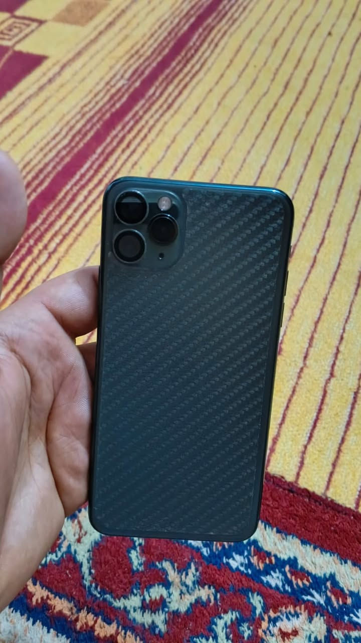 السلام عليكم ايفون 11 برو ماكس لون زيتوني جدا نضيف 
ذاكره 64 مامستبدل اي قطعه فقط اكر تراب بالكامره الاماميه السعر 300 وبي مجال مكاني بغداد كفاءات السيديه للاستفسار ***********
