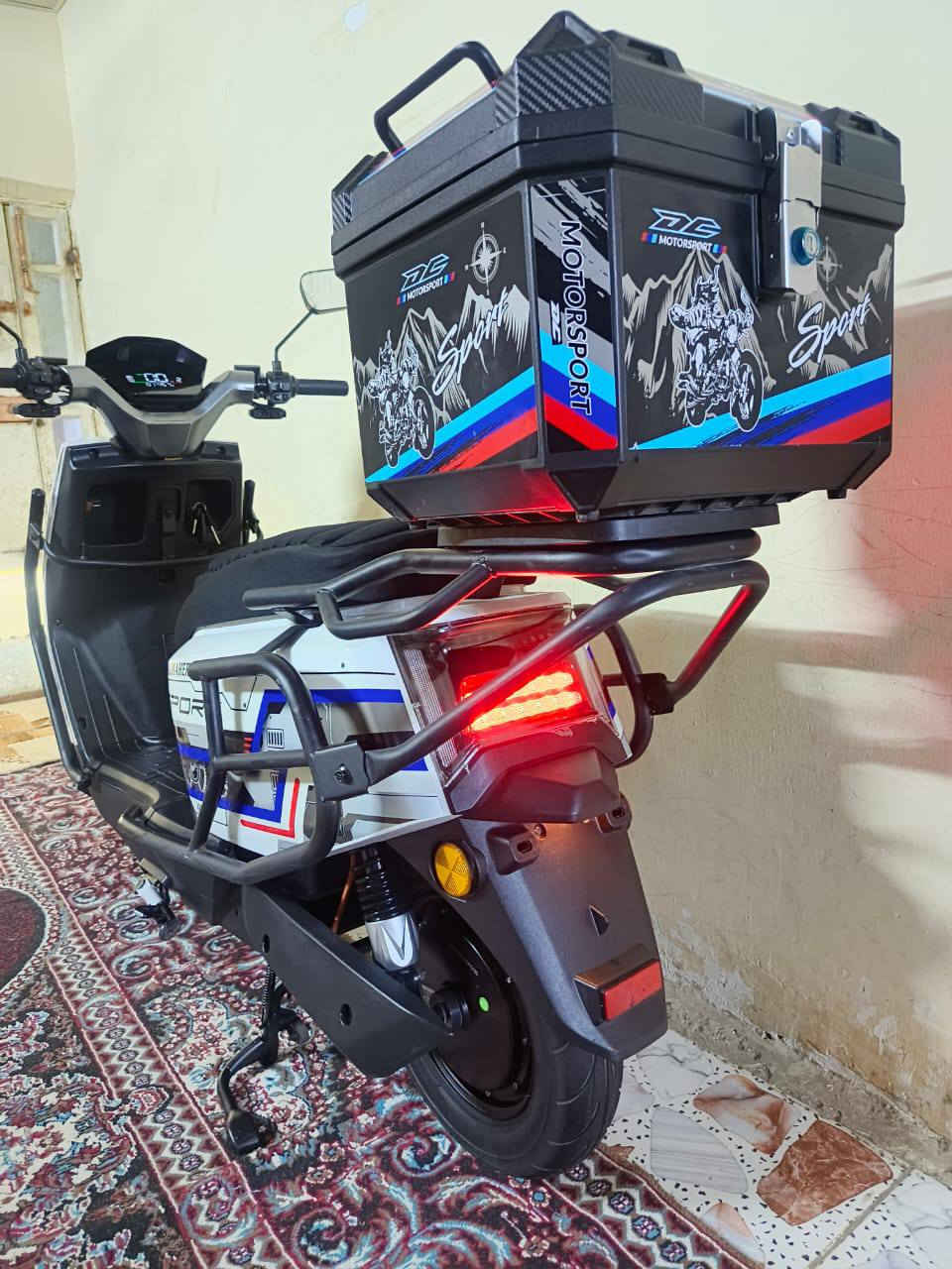 السلام عليكم حبايبب دراجه سكنس مدرع ام عيون مديل 2025 للبيع دراجه جديده شخط واحد مابيها مكفوله كفاله عامه وصل الشراء موجود
تفاصيل الدراجه 
شاشه تاب ذميه لكشف العطال ولتنبيهات
بريك امامي خلفي دسك هايدروليك 
حساس بريك امامي خلفي
لايت عالي ناصي زنون
بك لايت خلفي لد
دبل اشاره لد ليزري
نضام بك الرجوع الى الخلف
نضام بارك 
مثبت سرعه
ملف الدراجه 2000
عدد البطاريات 6 مصطره الحجم الكبير
تقطع مسافه بل شحنه الوحده 70 كيلو حقيقي 
شاحنه تدعم الشحن السريع وليقاف الذاتي عند امتلاء البطاريه
درع محيطي 380د لحمايه الدراجه
تايرات جلاتين جبلي حجم 12
الشراي يتفضل خاص او التصال عله الرقم***********
مكان الدراجه بغداد ساحت عدن سعر الدراجه800 بيها مجال
