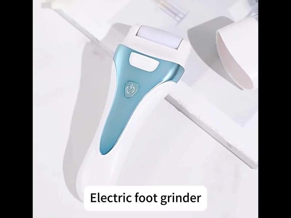 جهاز تنظيف الاقدامرجليج تستاهل الدلع بعد تعب اليوم 👣
تخلصي من الجلد الميت بدقائق وبكل سهولة
الجهاز اللي لازم يكون عند كل وحدة تهتم بنظافتها 
الاستخدامات
إزالة الجلد الميت وخلايا الكيراتين المتصلبة من كعب القدمين والمناطق الجافة بسهولة وأمان

تنعيم القدمين ومنحها مظهرًا ناعمًا ونظيفًا

مثالي للعناية بالقدمين في المنزل دون الحاجة إلى صالون

مناسب للرجال والنساء على حد سواء، خصوصًا لمن يعانون من التشققات والخشونة

المميزات

رأس طحن دوّار مزدوج: يحتوي على رأسين مختلفين بدرجتي خشونة لتلبية كافة احتياجات تقشير الجلد

تصميم عصري بشاشة رقمية LED: لعرض مستوى الطاقة وسرعة التشغيل

إضاءة LED ذكية: بلونين (أحمر وأزرق) لتوضيح منطقة العمل والمساعدة في الاستخدام الليلي

سرعتين مختلفة: يمكن التحكم بها عبر زر تشغيل واحد لضبط الأداء حسب الحاجة

محرك قوي وفعّال: بقدرة 5 واط ويدور بسرعة عالية لإزالة الجلد بسرعة وفعالية

زاوية تشغيل واسعة 300 درجة مع دوران 360° لتوفير أقصى تغطية وسهولة في الاستخدام

بطارية ليثيوم قوية بسعة 1200mAh: تتيح وقت استخدام ممتاز وشحن سريع

شحن USB عملي: يأتي مع كابل شحن USB من نوع Type-C، يناسب جميع الشواحن

تصميم مريح: خفيف الوزن، سهل الحمل، ومريح عند الإمساك

إغلاق تلقائي بعد 15 دقيقة لحماية الجهاز من السخونة الزائدة أو التشغيل غير المقصود

زمن الشحن: حوالي 2.5 ساعة

جهد التشغيل: 3.7V – مدخل الشحن 5V1A

محتويات الصندوق

جهاز مبرد كهربائي DL-166

رأسان طحن قابلان للتبديل بدرجتين مختلفتين من الخشونة

غطاء حماية للرأس

كابل شحن USB


**إذا كنت صاحب هذا الإعلان وتريد حذفه لأي سبب، رجاءا أرسل رسالة إلى الدعم الفني**