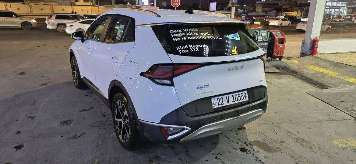 السلام عليكم 
للبيع كيا سبورتاج موديل 2025 خليجي، رقم اربيل- وكالة شركة نيم.
ماشية 6 الف فقط اخت الزيرو.

مواصفات (محرك 2000, بصمة، تشغيل عن بعد، شاشة، كاميرا، حساسات، نقاط عمياء، رادرات، سايد بريك دكمة، مثبت سرعة، اوامر صويتة، 4 وضعيات قيادة، اوتوهولد، تبريد قطعتين، مرايات شفط، جنوط 18)

السيارة جديدة واخت الزيرو، بانزين كلة محسن، ودهن الاصلي.
السيارة كفالة من الدعامية للدعامية (ماعدا رصعة صغير كلش بالباب، ما تبين بالصور، اذكرها للامانة).

سعرها 227 وبيهة مجال بسيط جد حق الجية،

مكاني البصرة - الحكيمية

للتواصل / اتصال او واتساب *********** البصرة, العراق
