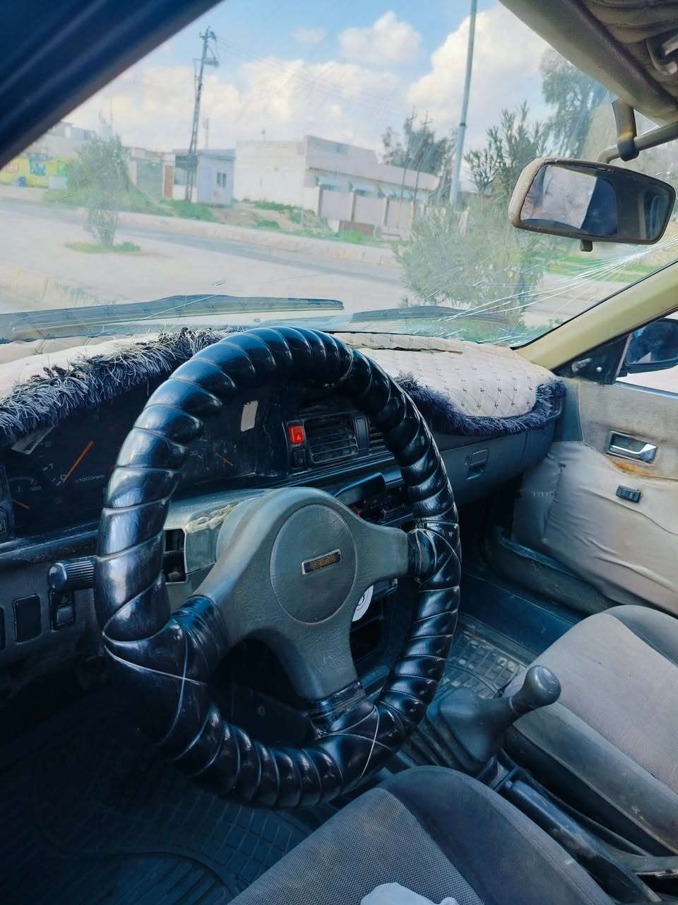 السلام عليكم 
🚘مازدا
🖐🏻⬅️موديل1991
🖐🏻⬅️رقم نينوى الماني 
🖐🏻⬅️سنويه لل2029
🖐🏻⬅️محرك  وكير شرط 
🖐🏻⬅️كهربايئات كلها شغاله عدا كيج البازين ✅
🖐🏻⬅️بيها كابون بانزين ⛽️
🖐🏻⬅️ تريد وكاله تريد تحويل
🚦السعر26$
***********
