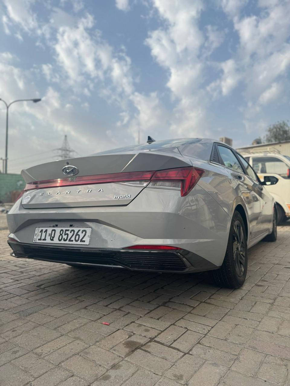 السلام عليكم
النترا موديل 2022 
فول مواصفات 
هايبرد 
سياره حادثها فقط بنيد وبيها طخه خفيفه بالدوسه 
مكانها بغداد 
اني مكلف بالنشر 
السعر 155 
رقم الهاتف 

‭0771 442 4050‬
