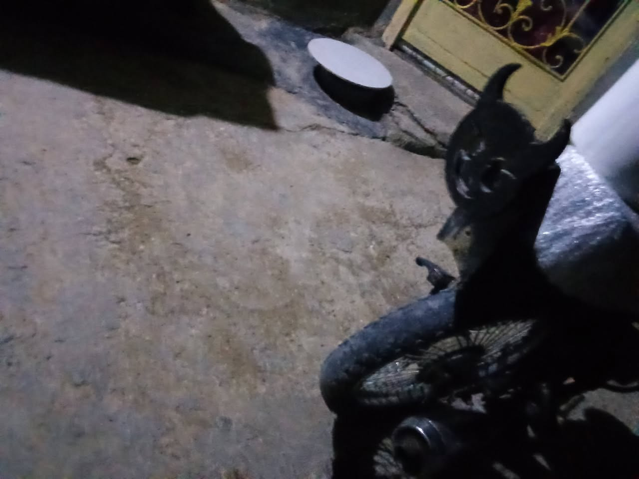 سبايدر للبيع السعر ماله ب 40 وبي مجال بمجال نسبه كلش قليله وهذا رقمي اللي يحب يتوصلي على هذا الخط *********** ما اعرف اشده وما راهم على الدراجه وعندي غيره اريد اشده على الدراجه وهذا اريد ابيعه السعر ب 40 وبي مجال لا احد يتواصل وياي هذا سعره اللي يحب يتواصل وياه خليه يتواصل
