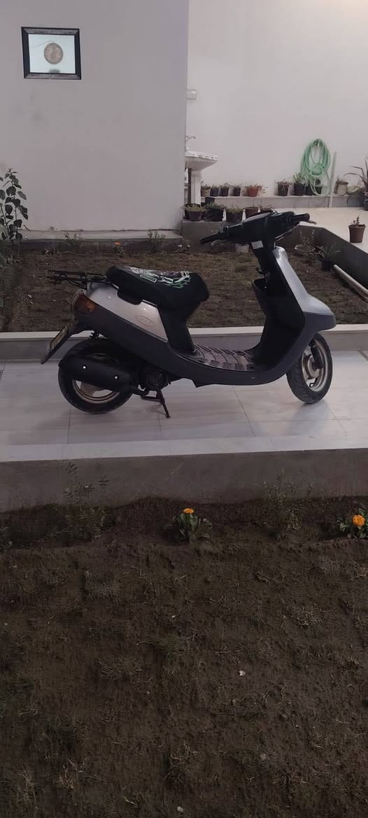 السلام عليكم دراجه بطه ٢٠٠٣ جديده قبل خمس اشهر مشتريها حاويه وقليل استخدامها سعرها ٦٠٠ وبيها مجال الاتصال عل الرقم ***********
