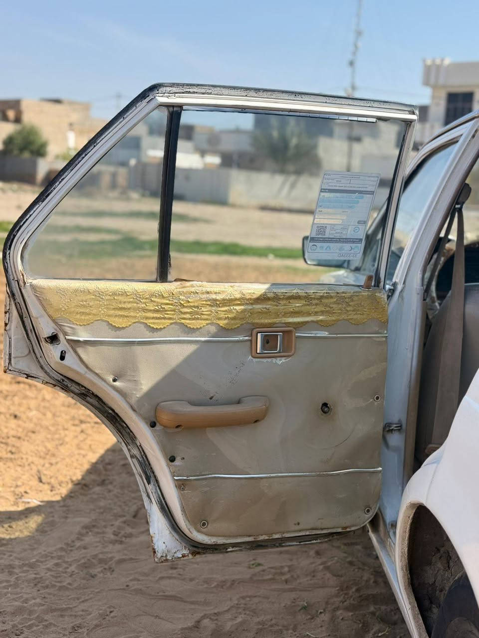 السلام وعليكم 
كرونه موديل 81 مصبوغه عام 
تخم تاير مكينه كير خير من الله 
غرفه حلوه صدر نص عمر 
مكلف بلنشر 
رقم صاحبه ***********
السعر 35
