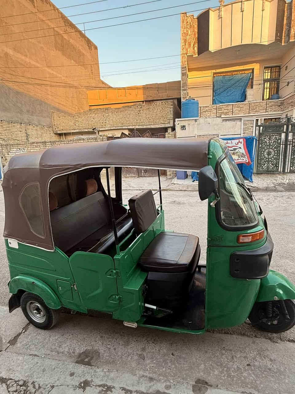 للبيع تك تك RE Twin Spark موديل 2022 / شهر 10 🛺💚
موديل 2022 شهر العاشر.
المكينة برغي ممفتوح، على الكفالة.
بحالة نظيفة جداً، والاستخدام خفيف.
بيها طخة بسيطة بالغد واحد  فقط، والباقي نظيف مثل ما موضح بالصور.
جاهزة للشغل مباشرة بيها ملاحظات مثل جاملغات الجادر هيج ترتيبات
📞 للاستفسار والسعر التواصل خاص أو اتصال
***********
