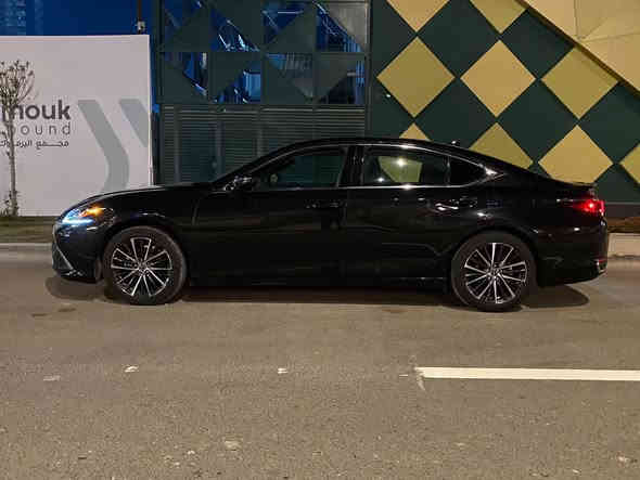 السلام عليكم 
لكزز ES 300 H 2024 هايبرد
السياره جديده فول مواصفات فتحه بصمه كشنات تدفئه تبريد حساسات امامي خلفي رادارات شاحن وايرليس توقف ذاتي قياده ذاتيه …الخ 
ماشيه ١٠٨٠٠ 
محرك 2500 هايبرد
اقتصاديه التفويله تمشي ٩٠٠ كيلو 
حادثها موضح بالصور صبغ ربع بنيد ايرباك ستيرن وراجع بلادي
وبيها بارد وتكحيل بالبابتين اليسره
مكانها السيديه
السعر 295 وبيها مجال
***********
