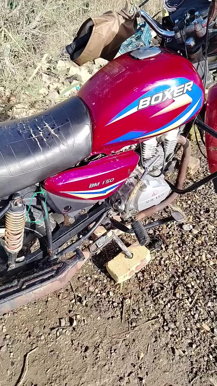 سلام عليكم دراجه البيع بوكسر مديل  2021 مكينه جديده تايرات جديد السعر ٤٥٠ مكان واسط  قضاء الحي  الرقم ***********
