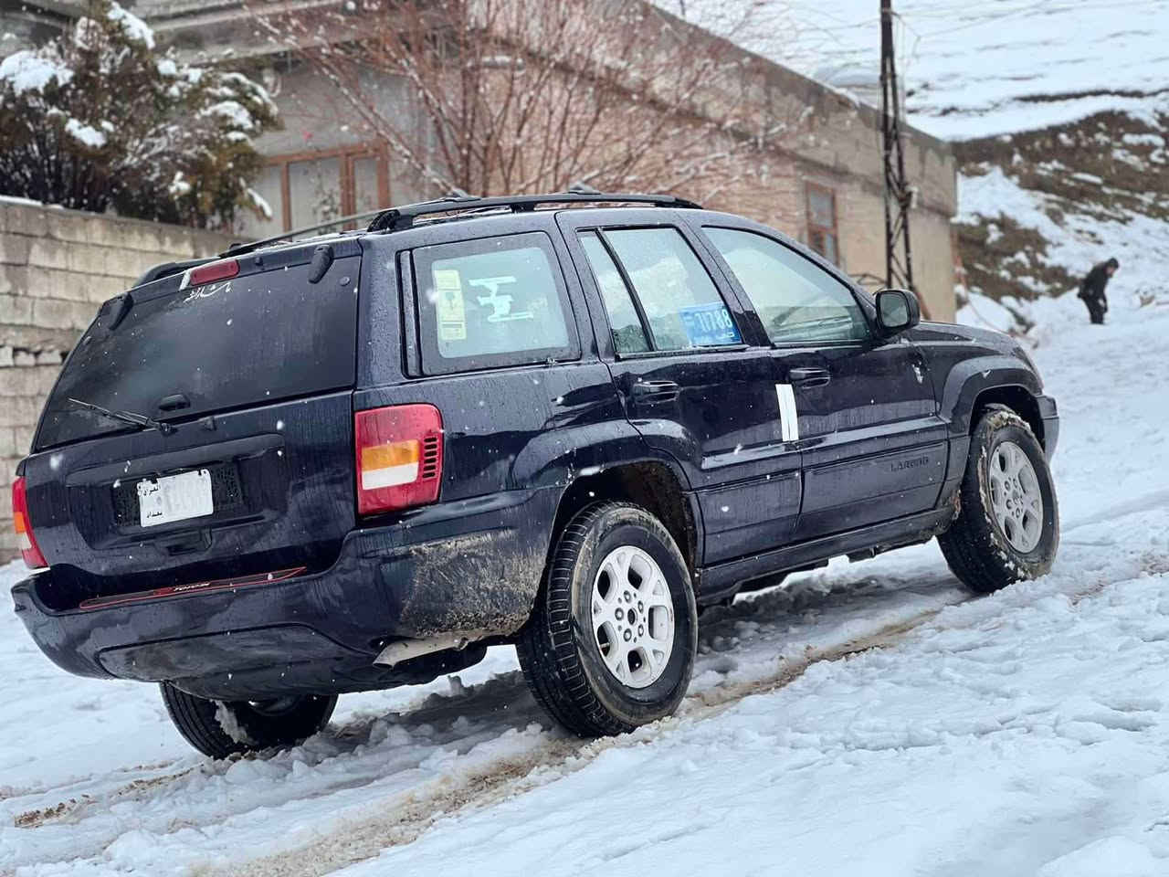 جێب لاریدۆ مۆدیل ٢٠٠١ ئارمی پلاسیکی سلێمانی مەکینەو گێری بیلاد شەش پستۆن دەبل ئەکسل بی دەعم و لێدراو حیزام بۆیاخە  بۆ جوانی هیچی پیوەنییە سلایدە پانکەی کراوەتە کارەبای زۆر جوانو بی مەسرەفە تایەو ویلی تازەیە تەقەو رەقەی نییە ئارمەکەی تازە کراوەتۆ  سعری ٥٣ گەلاو کەمی معامەلە شوین هەلەبجەی تازە 
***********
*********** السليمانية, العراق
