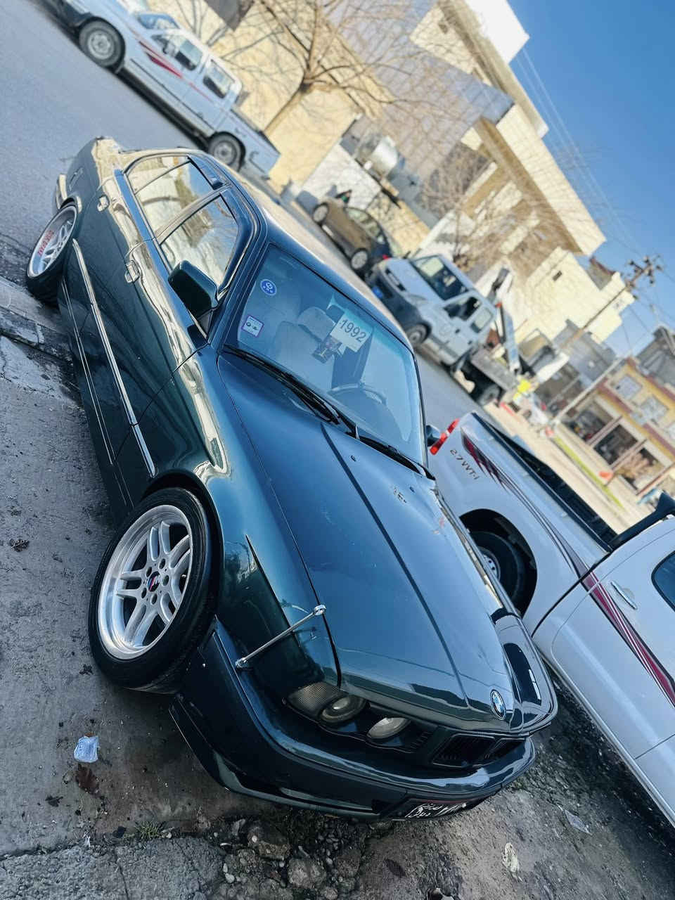 سەرەتا بەناوی خوای گەورە 
بـیـئـێم مۆدێل ١٩٩١  بۆ فرۆشتن  یان گۆڕینەوە بە شتێ بەدلم بێ
٥٢٠ گێڕ عادی بە تامی ٢٥ سـڵـایـت ئاڕم پلاستیک سلێمانی بەشەرتی ئەوەلیات و موسو بڕاوەنەبێت  ماشەللا سەیارەکە زۆر بەقوەتە کلاجو عەینەی دەسکارییە تاقم وەیاری سـمـسـی لـەسـەرە سەیارەکە کامل کارەبای ئیش دەکات ٢ جام کارەبا پێشو دوای کراوە بە M چوار ویلی Mی لۆکی لەژێرە ساڵۆنسای سپۆرت سیستەم کۆنتڕۆڵە لایت ئەڵقەو کامل
زینۆن و لید  بێ تەقەو ڕەقە بێ مەسرەف سەیارەی ماڵی خۆمە یەک دینار مەسرەفی تێدا نییە زۆر مەزبوتە چرکەی تێدا نیە *********** ئەوەش ژمارەی خاوەنی وەتس ئەپی لەسەرە 
گۆڕینەوەش ئەکەم بە شتێک بەدڵم بێت 
  
ئادمین گیان 🤍
