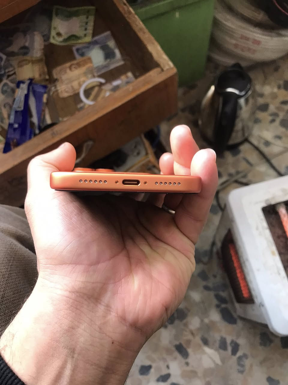 السلام عليكم ايفون ١٧ برو ماكس ذاكره ٢٥٦ 
بطاريه ١٠٠ مشحون ٢٨ التلفون جديد بمعنى الكلمه بس بي هاي الطخه الصغيره التلفون يدعم السيم كرت والشريحة الالكترونية السعر ١٨٠٠ مكاني بغداد 
***********
