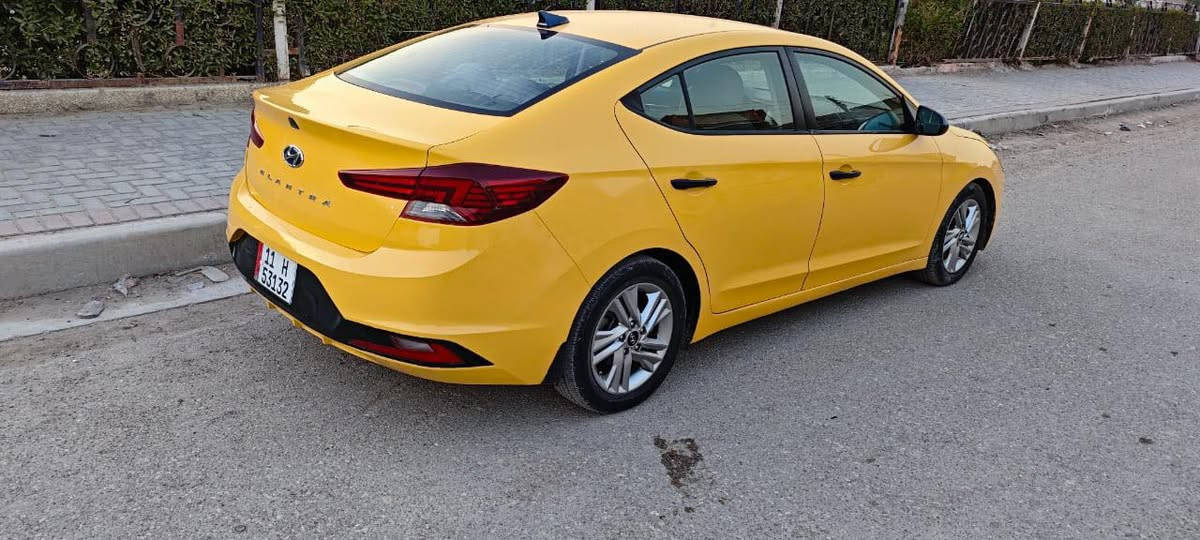 السلام عليكم
النترا وارد امريكي موديل 2020 حادثها الجاملغ الايسر جهة السائق مبدل وطرف البنيد مصلح نفسه  مبدل
كير AT   المرغوب وكلشي شغال بالسيارة تبريد خير من الله
السيارة كير ومحرك خير من الله گشر ودواخل نظيفة 
مواصفات (محرك جديد مبدل ماشي 50 كيلومتر)
تحكم ستيرن 
نظام كروز 
نقطة عمياء
شاشة كاربلي
كاميرا
حساسات 
رادار حماية 
نظام ايكو
أنظمة سرعة
السيارة ماشية 121 الف حقيقي گاعيات
 دوشمة ارضيات وكشنات تخم تاير جديد 
ودسكات امامي جديد
اتصل وتعرف السعر متواجد كلشي واتساب وعلى السليم كارت
***********
