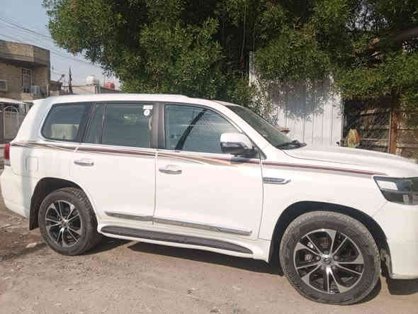 السلام عليكم اخوان للبيع تايوتا لاندكروز موديل 2013 محدث داخل خارج رقم اربيل الدولي بسمي شرط تحويل رقم وسنويه وهزه كله جديد سياره كير محرك ميكانيك داخل كله جديد محرك 6 سلندر سياره بيها صبغ حزام واني ابيع صبغ عام السعر 274 ورقه وبيها مجال لشراي للاتصال بل رقم *********** مكان السياره بغداد ملاحظه اني مكلف بل نشر اعتذر عن رد الخاص بغداد
