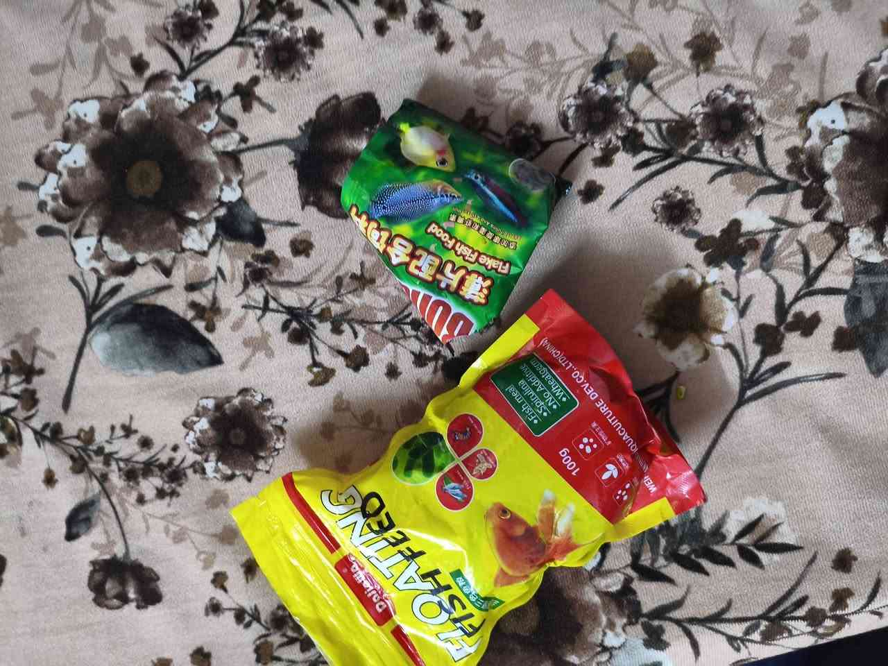 السلام عليكم متاح حوض اسماك مع الغراض كامله والاكل ب60
رقمي ***********
