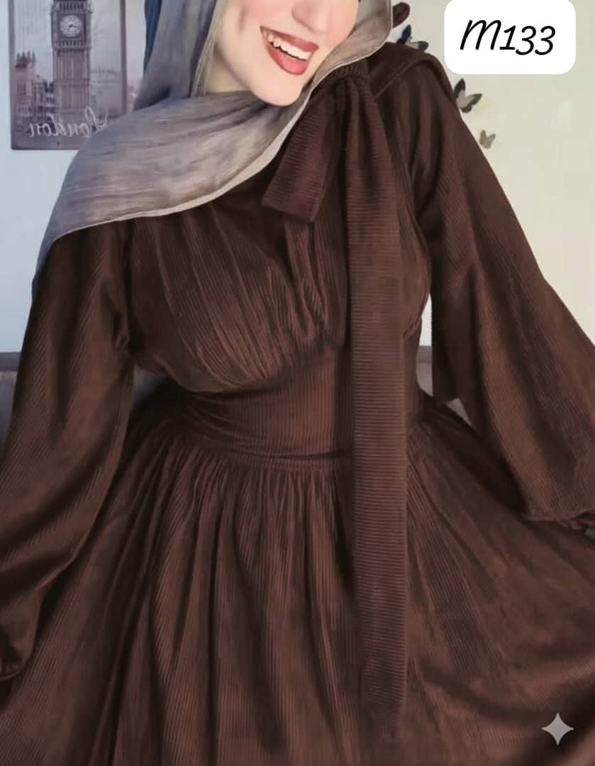 *ستايل تركي فخم 🥳❤️*
*الفستان التريند صار متوفر عناا 🫣* 
 *ولا أجمل من هيك قطعة 😍* 
 *مهتمين بكل تفصيلة فيه 💙* 
 *قماش شانيل مخمل محزز 🤩* 

*القبة ربطة عنق ريبون جانبية 🎀 آخر موضة* 😍

 *كمام باف والخصر شواطة ربط من الخلف لتشدي ع حسب رغبتك*

*فستان كلوش من تحت*
*طول 135 140 للكاحل*

 *القياسات فري* 
38 40 42 44 46

*السعر  250الف
M133


**إذا كنت صاحب هذا الإعلان وتريد حذفه لأي سبب، رجاءا أرسل رسالة إلى الدعم الفني**