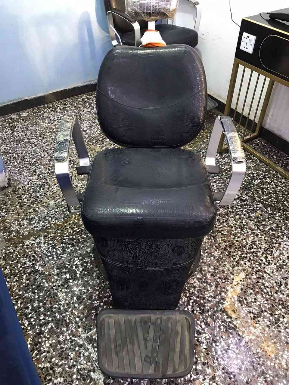 السلام عليكم كرسي حلاقة جلد  جكات تشتغل مستعمل نظيف عدد ٢ للبيع السعر اثنينهم ٢٢٥ وبي مجال 
بغداد الخطيب الزراعي 
الاتصال على الرقم ***********
