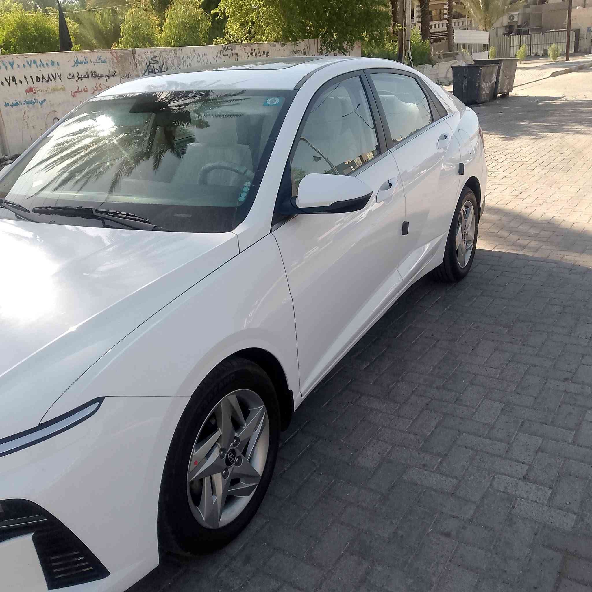 هونداي اكسنت موديل 24 فول مواصفات عدة البصمة ماشية 40الف بيها بارد بالجاملغات الخلفية فقط رايدها 140وبيها مجال رقم بغداد انكليزي باسمي سيارة بحالة الوكالة ***********
