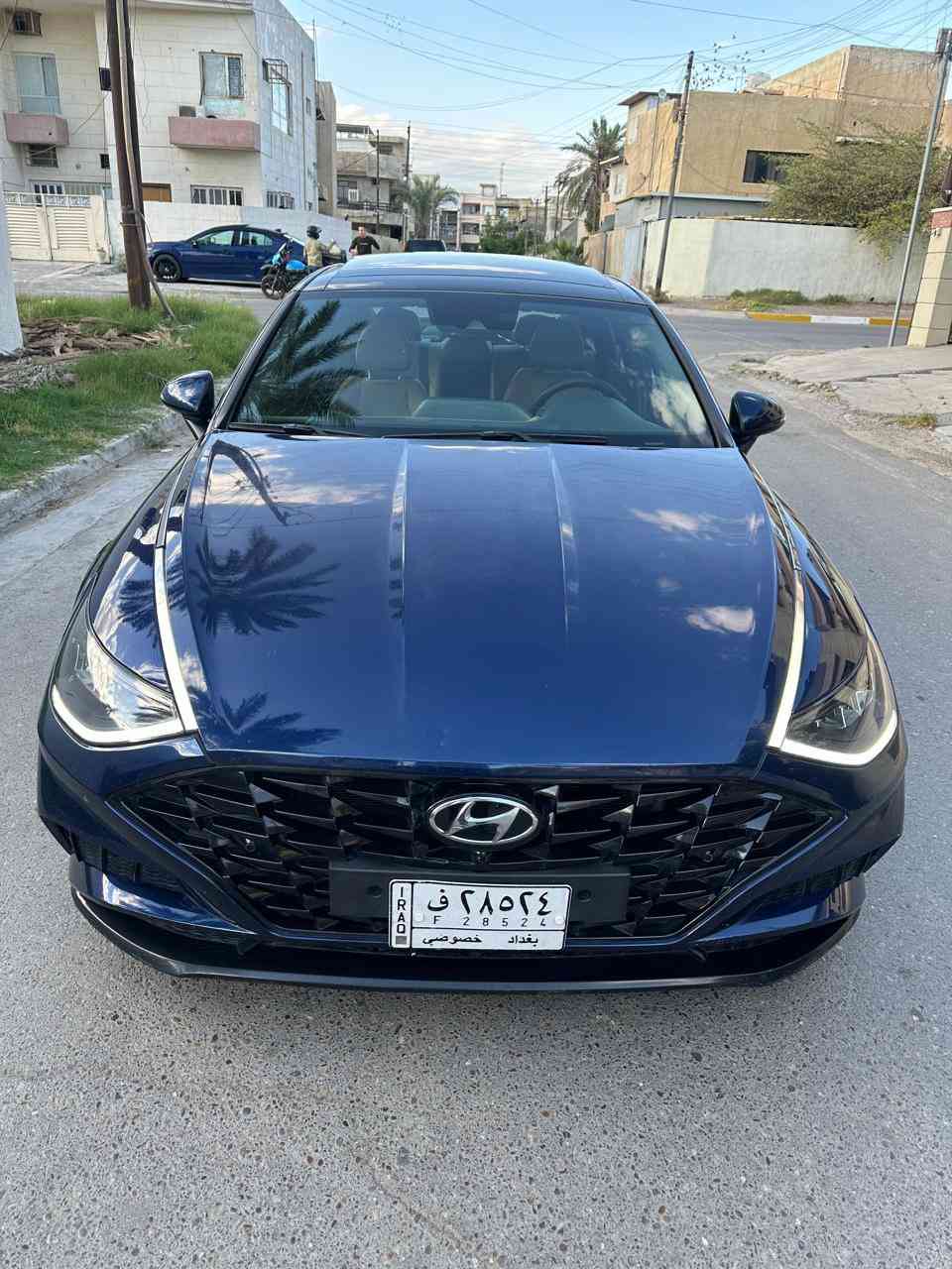 السلام عليكم 
للبيع هونداي سوناتا 2020 فول مواصفات 
بانوراما
بصمة
جلد قرميدي
تشغيل عن بعد
لايت زنون 
مكينة 2500 
السيارة رقم بغداد باسمي
حادثهة جاملغ وبنيد بدون دواخل ايرباك دركة فقط
للاستفسار *********** مكاني بغداد حي الجامعة
