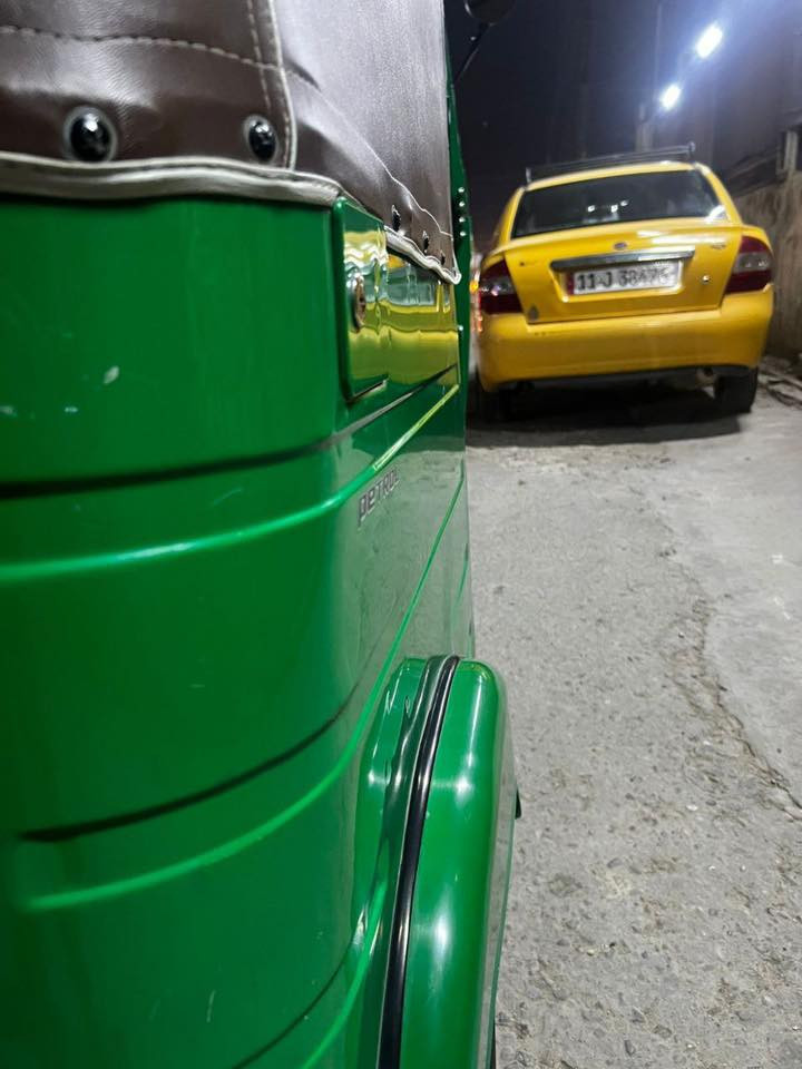 سلام عليكم تكتك 20شهر ١١تكتك كفاله عامه كشر ومكينه مكاني بغداد المدينه الله شاهد محتاج واريد ابيع رقم ***********
