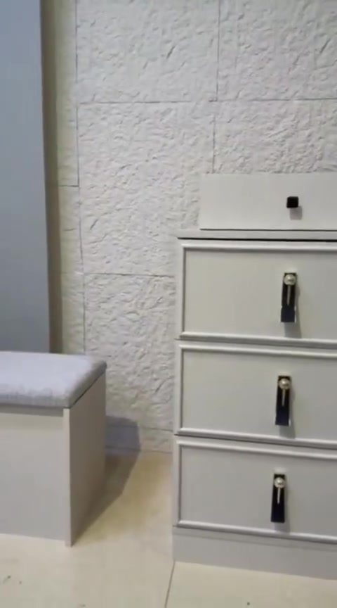 وصول غرفة نوم ايفور ابواب 10 قطع سعرهاوتوصيلها وشدها مليون و750الف 

 معمل اصلي درجة اولى

نفس الصورة بالضبط💯
برغي وجوي حديد
سرير جك خزان 
انارة ذاتية 
نقوش بروفيل درجة اولى 
تقاطيع مميزة 
نرمايد هيدروليك 
سكك ثلاث مراحل  
نقوش  درجة اولى ✅
متوفرة بلون فيزون  ✅

قياس الكنتور مع الملحق 360سم✅
ارتفاع الكنتور 220سم✅

سرير 180 *200 ✅
ارتفاع السرير 145✅ 

كومدي 50سم  ✅

ميز تواليت عرض 130سم✅ 
ارتفاع الميز تواليت 180سم✅ 
درور عرض 55سم✅ 
ارتفاع الدرور 100سم✅ 

مراة قيافة 150*40سم ✅


**إذا كنت صاحب هذا الإعلان وتريد حذفه لأي سبب، رجاءا أرسل رسالة إلى الدعم الفني**
