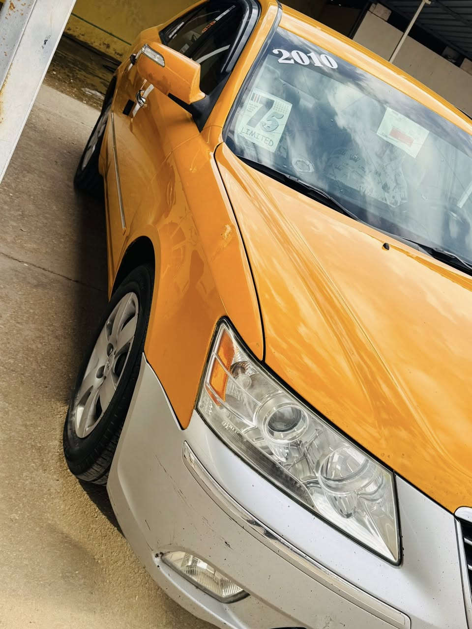 سوناتا امريكي 2010ضرر جاملغ امامي سياره حلوه وجديده 
محرك شرط التنقيص كير صدر تخم تاير جاهزه لشغل جماعت التكسي سعر سني 95 بلاش رقم انبار شرط التحويل متواجده في معرض الجوهره اي ستفسار ***********
