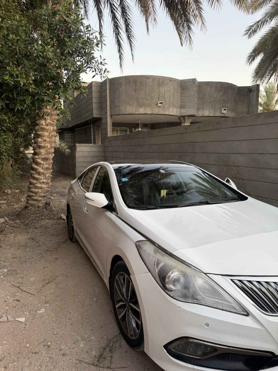 للبيع هونداي ازيرا 2013
خليجي 
المواصفات فول 
فتحه بانوراما 
لد امامي 
لد خلفي 
حساس امامي 
حساس خلفي 
كامره خلفي 
مري شفط
كشنات جلد جوزي 
كشنات كهرباء 
كشنات امامي هيتر 
تبريد قطعتين 
ثلاث بردات خلفيه 
تحكم ستيرن جهتين 
 صبغ  3 قطع
السياره معروضه ب١٢٠وبيها مجال 
العنوان :حله -مركز المدينه
للستفسار:***********

