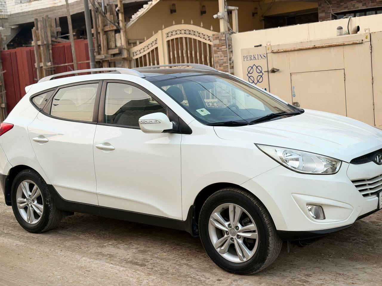 السلام عليكم هونداي توسان 
موديل 2012 خليجي سياره
رقم بغداد سياره جاهزه من كولشي مابيها اي نقص
محرك 2000 بنوراما سياره
مكينه وكير كفاله
سياره ماشيه 64 الف حقيقي
مكان سياره بابل
السعر/130 وبيها مجال للشراي
***********
