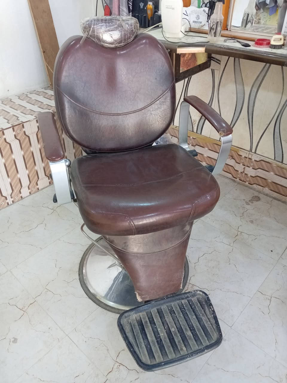 كرسي حلاقه للبيع نظيف جدا 
***********
