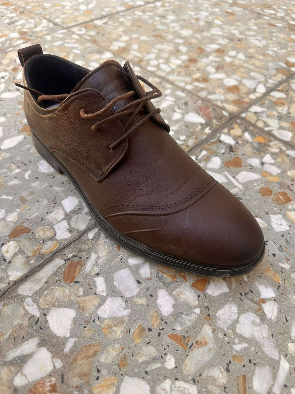 السلام عليكم
احذية عدد 3 للبيع
واحد منهن جلد طبيعي داخل وخارج
و2 منهن جلد صناعي درجة اولى 
نظيفات استعمال قليل جدا 
قياس 45 كلهن
2 اسود و1 جوزي 
ارضية ودبان طبي مريحات كلش 
السعر كلهن ب55 الف 
ماعندي توصيل
مكاني بغداد حي العامل 
***********
