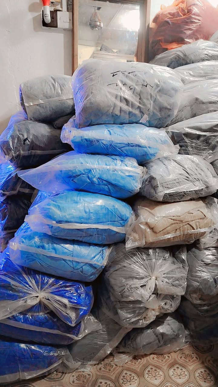 السلام عليكم وصول وجبه تلبيسات ستاركس بريجو ١٤ راكب جنبي عالي وناصي فتون تكسي يوجد خدمه توصيل جميع المحافظات للاستفسار ***********
