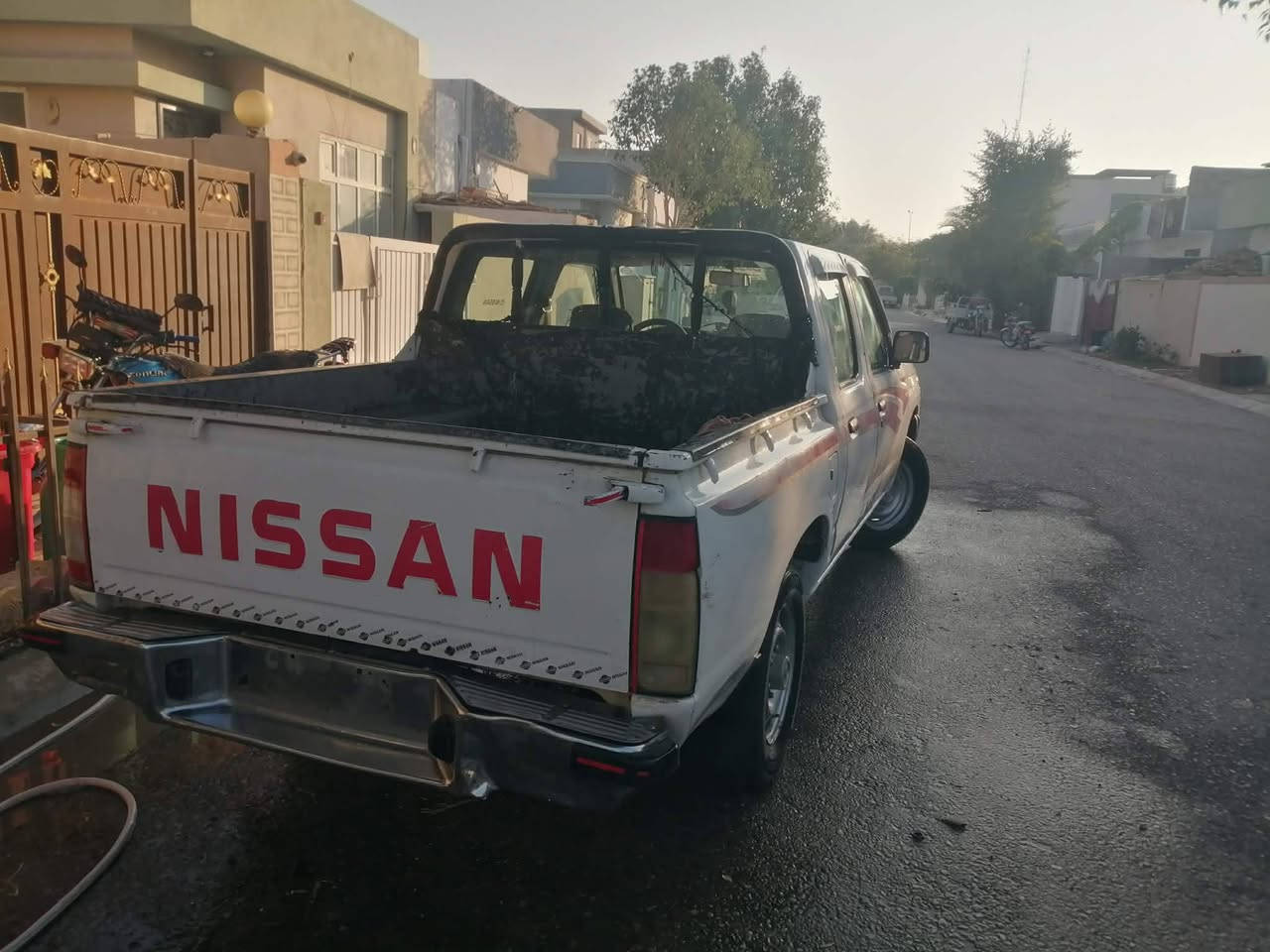 نیسان مۆدێل 2002 چەمەلغ سایەق سبووخەو ئەوەی سەکن نەختێ ساردی هەیە سەنەوی بەسەرچووە ژم***********
