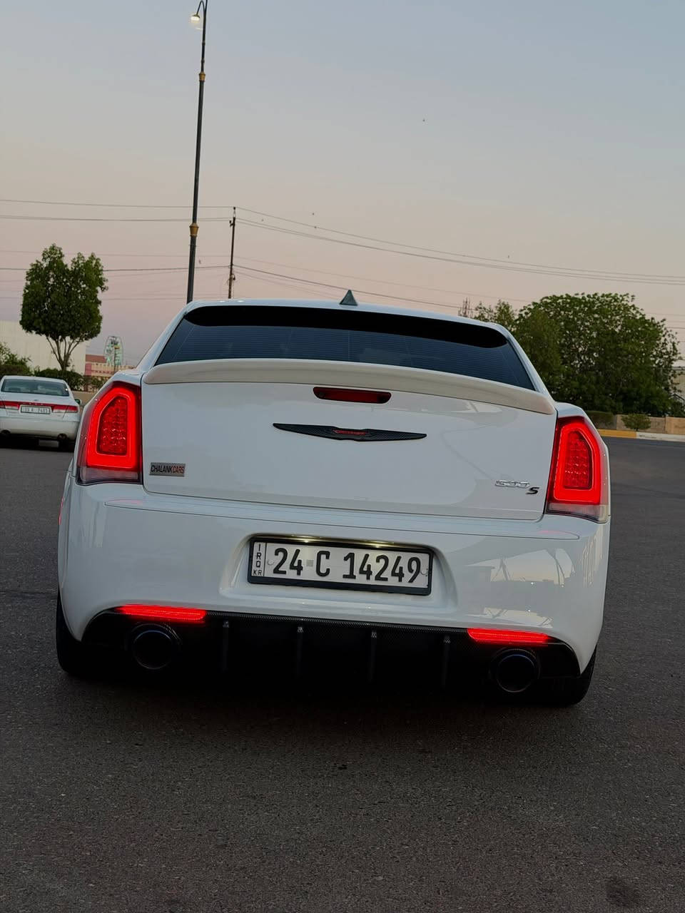 *للبيع أوباما S 300 موديل 2015 كندي اصلي*
*السلام عليكم اخوان*
*السيارة: أوباما  300 S موديل 2015*
*اللون: ابيض لؤلؤي يخبل*
*المنشأ: كندي وارد امريكي مو خليجي*
*المحرك: 6 سلندر 3.6 - عزم وقوة ومصرف معقول*
*الممشى: 104 الف ميل بس، بعدها بعمرها*
*شاشه كبيره بنوراما تبريد قطعتين ❤️‍🔥*
*الرقم: دهوك، سنوية + هزة جدد*
*التحويل: مباشر باسمك بدون لف ودوران*
*التظليل: بيها كتاب رسمي مثبت بالسنوية*

*السعر: 270 ورقة وبيها مجال للشراي الصدك*

*المكان: الأنبار - الخالدية*

*الفحص حق الجميع: شوف الصور، شوف السونار، وتعال افحص وين ما يعجبك. بيك خير وتدلل، السيارة كفالة عامة والشراي ما نختلف وياه*

اللي يريد سيارة نظيفة ومحركها يعيش وياه سنين، هاي هيه.

للاستفسار رقمي ...***********
