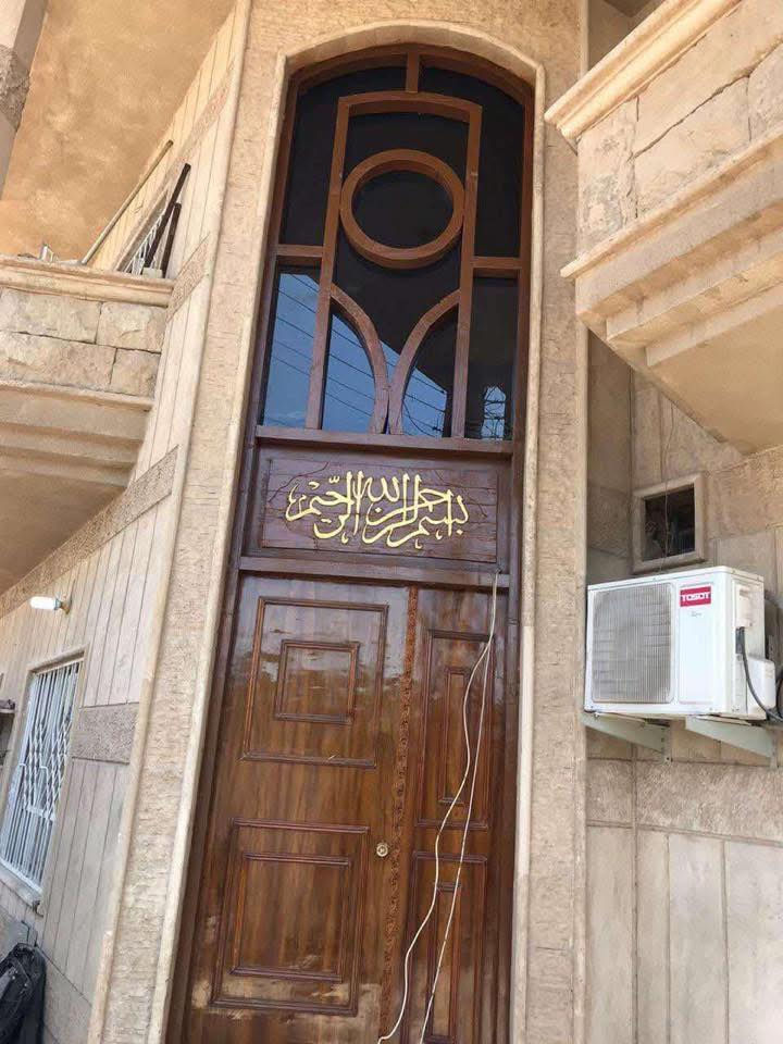 دار ركن للبيع طابقين مساحة ١٥٠ متر واجهة ١٥ ونزال ١٠  يحتوي على ٣ غرف نوم ومطبخ وصاله واستقبال وصحيات عدد٢ 
حي الجهاد مربع الطائي 
للاستفسار الاتصال على الرقم 
***********
